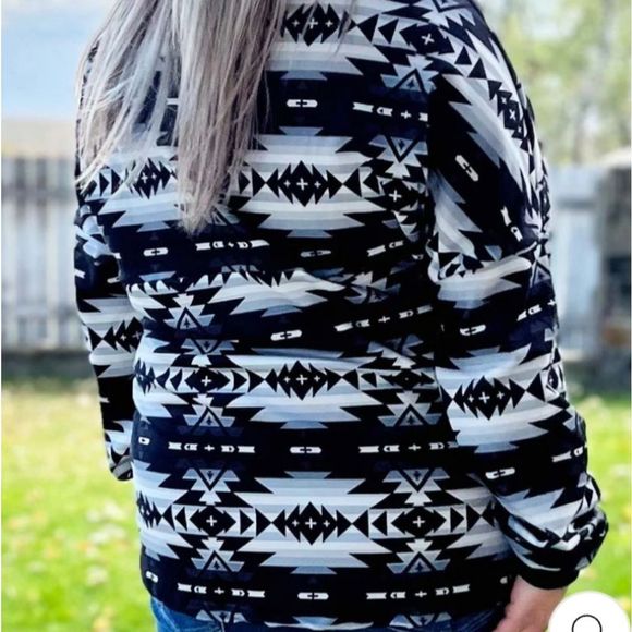 HOWL AT THE MOON PULLOVER - Picture 2 of 2